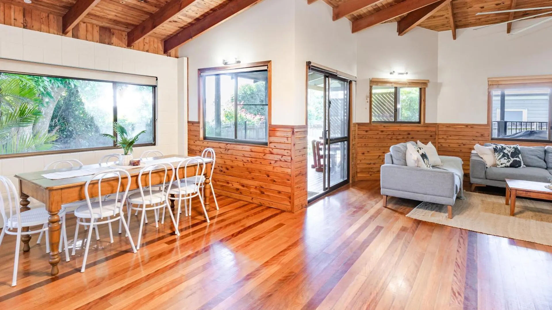 Buderim Lodge - Family Fun In Heart Of Sunshine Coast With Pool & Separate Studio 0*,
